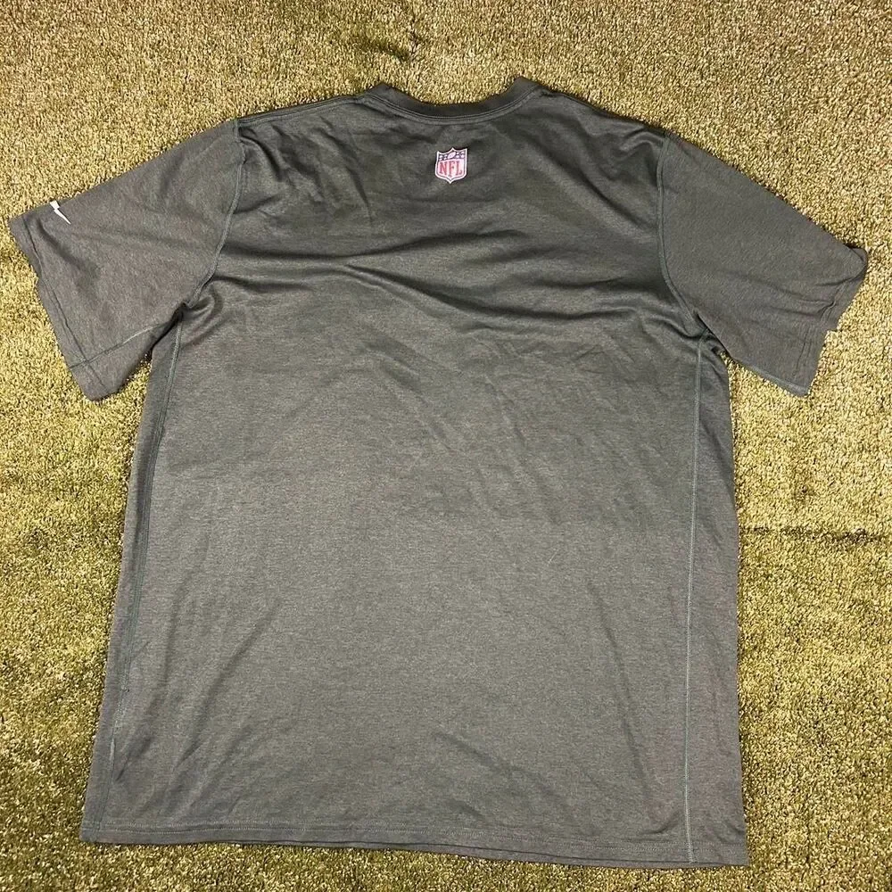 Nike Men's Green and Grey T-shirt